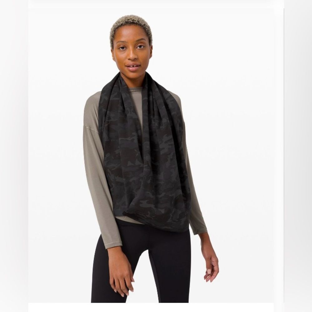 Lululemon Black Camo Vinyasa Scarf